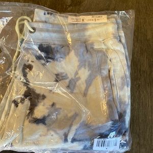 NWT Large light blue/white/navy tideide sweatpants